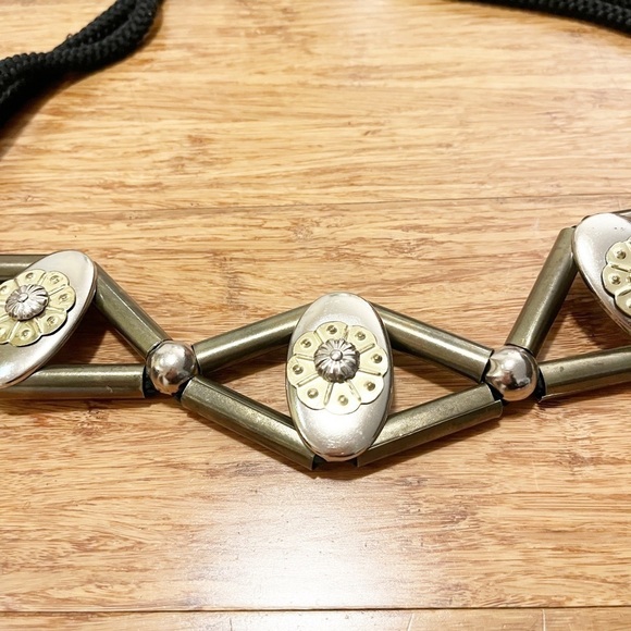 Silver geometric pattern diamond & oval belt w/ black elastic. Fits Waist 29-37" - Picture 3 of 6